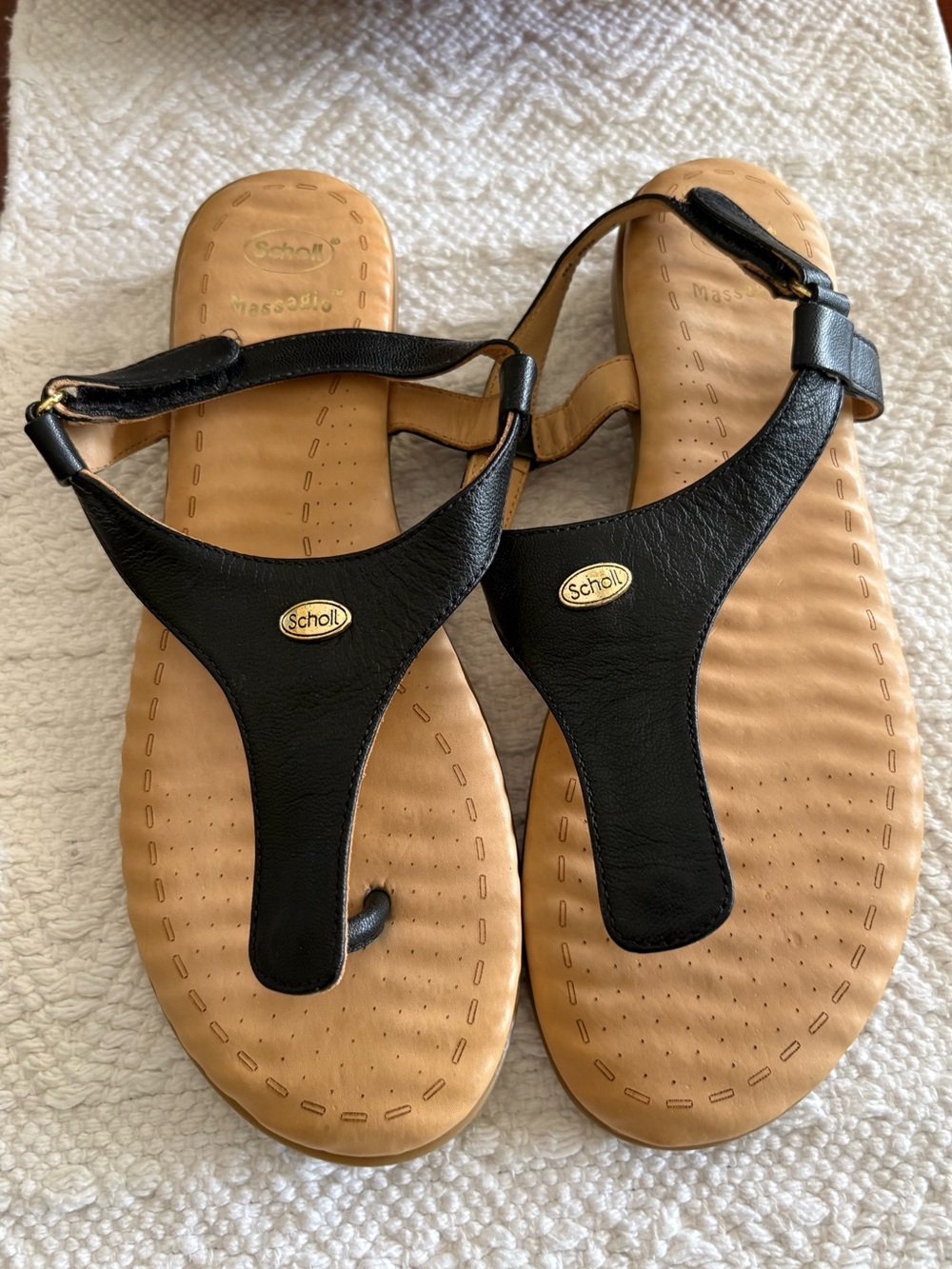 Dr. Scholl’s Black T-Strap Sandals with Gold Logo Emblem size 7